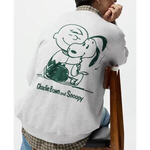 Uniqlo PEANUTS Charlie Brown and Snoopy Sweatshirt in Gray